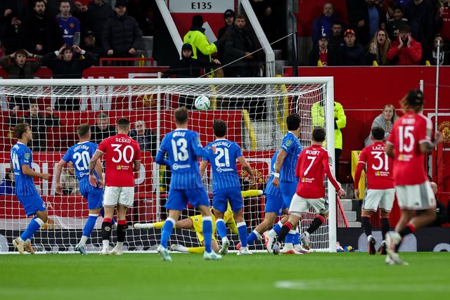 Mason Mount of Manchester United scores to make it  2-0 during the Carabao Cup round 3 match Manchester United vs Brighton & Hove Albion at Old Trafford, Manchester, United Kingdom on 16 September 2026

(Photo by Mark Cosgrove/News Images)