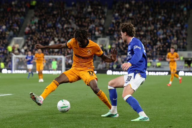Boubacar Traore of Wolverhampton Wanderers and Hayden Hackney of Everton battle for the ball during the Carabao Cup round 3 match Everton vs Wolverhampton Wanderers at Hill Dickinson Stadium, Liverpool, United Kingdom on 16 September 2026

(Photo by Alfie Cosgrove/News Images)