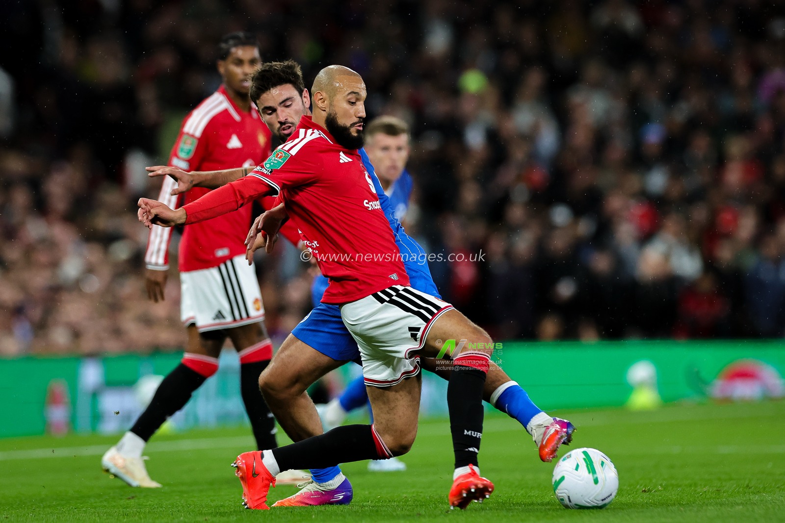 Matt O'Riley of Brighton & Hove Albion battles for the ball with Noussair Mazraoui of Manchester United during the Carabao Cup round 3 match Manchester United vs Brighton & Hove Albion at Old Trafford, Manchester, United Kingdom on 16 September 2026

(Photo by Mark Cosgrove/News Images)