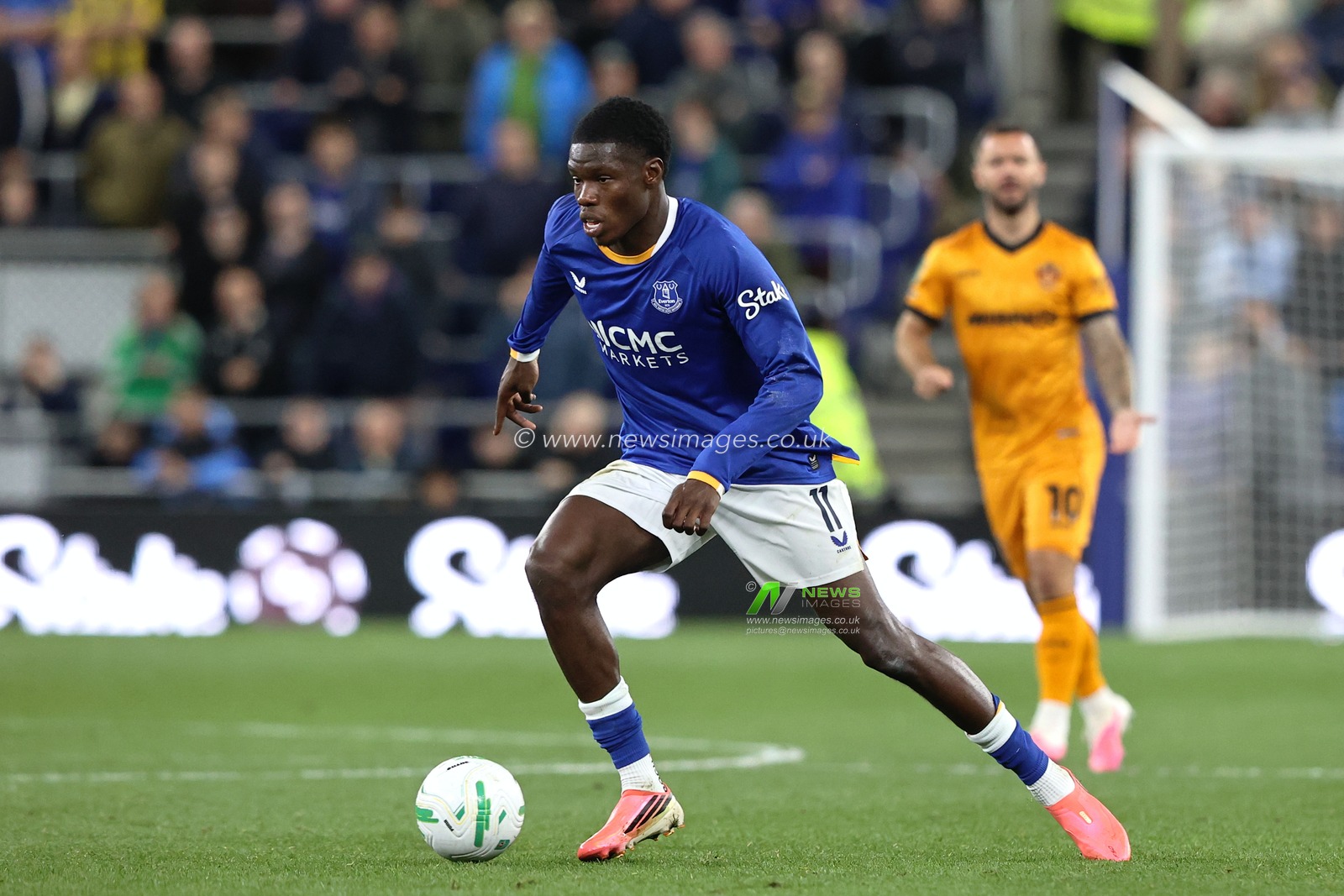 Thierno Barry of Everton breaks with the ball during the Carabao Cup round 3 match Everton vs Wolverhampton Wanderers at Hill Dickinson Stadium, Liverpool, United Kingdom on 16 September 2026

(Photo by Alfie Cosgrove/News Images)