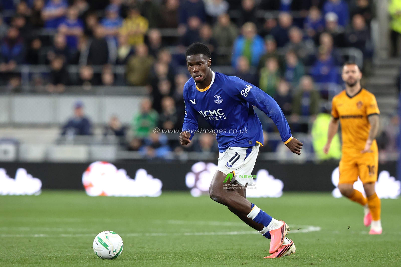 Thierno Barry of Everton breaks with the ball during the Carabao Cup round 3 match Everton vs Wolverhampton Wanderers at Hill Dickinson Stadium, Liverpool, United Kingdom on 16 September 2026

(Photo by Alfie Cosgrove/News Images)