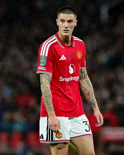Benjamin Sesko of Manchester United in action during the Carabao Cup round 3 match Manchester United vs Brighton & Hove Albion at Old Trafford, Manchester, United Kingdom on 16 September 2026

(Photo by Mark Cosgrove/News Images)