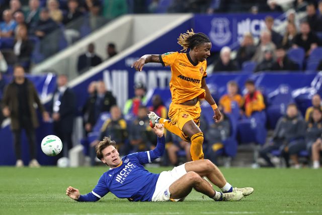 Tawanda Chirewa of Wolverhampton Wanderers is tackled by Tyler Dibling of Everton during the Carabao Cup round 3 match Everton vs Wolverhampton Wanderers at Hill Dickinson Stadium, Liverpool, United Kingdom on 16 September 2026

(Photo by Alfie Cosgrove/News Images)