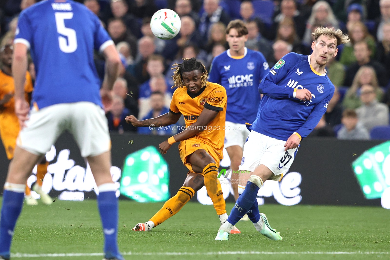 Tawanda Chirewa of Wolverhampton Wanderers takes a shot on goal during the Carabao Cup round 3 match Everton vs Wolverhampton Wanderers at Hill Dickinson Stadium, Liverpool, United Kingdom on 16 September 2026

(Photo by Alfie Cosgrove/News Images)