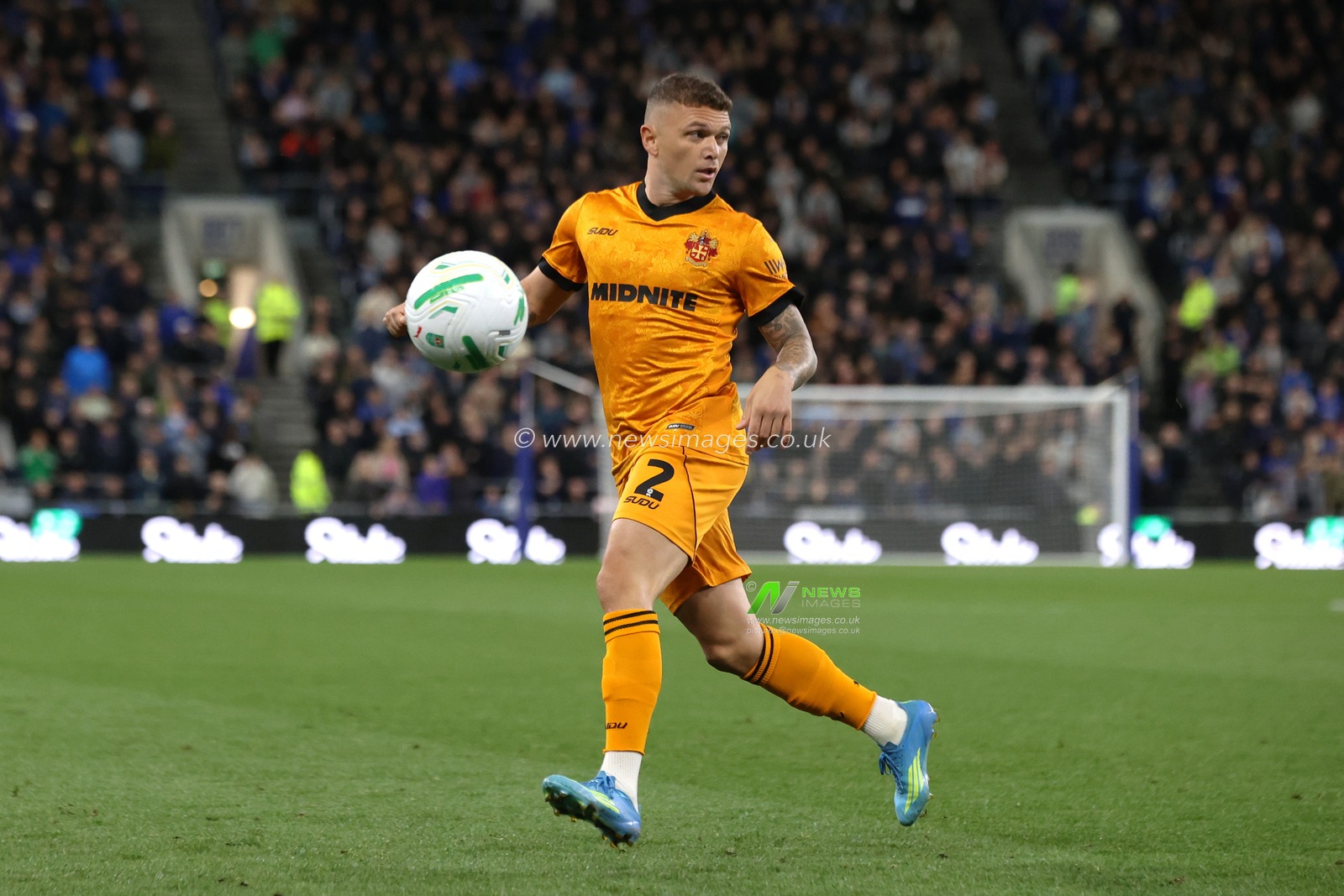 Kieran Trippier of Wolverhampton Wanderers breaks with the ball during the Carabao Cup round 3 match Everton vs Wolverhampton Wanderers at Hill Dickinson Stadium, Liverpool, United Kingdom on 16 September 2026

(Photo by Alfie Cosgrove/News Images)