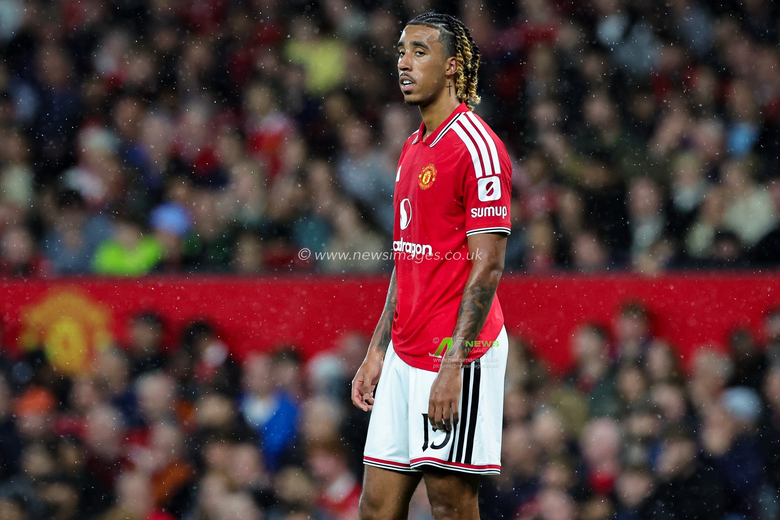Leny Yoro of Manchester United in action during the Carabao Cup round 3 match Manchester United vs Brighton & Hove Albion at Old Trafford, Manchester, United Kingdom on 16 September 2026

(Photo by Mark Cosgrove/News Images)