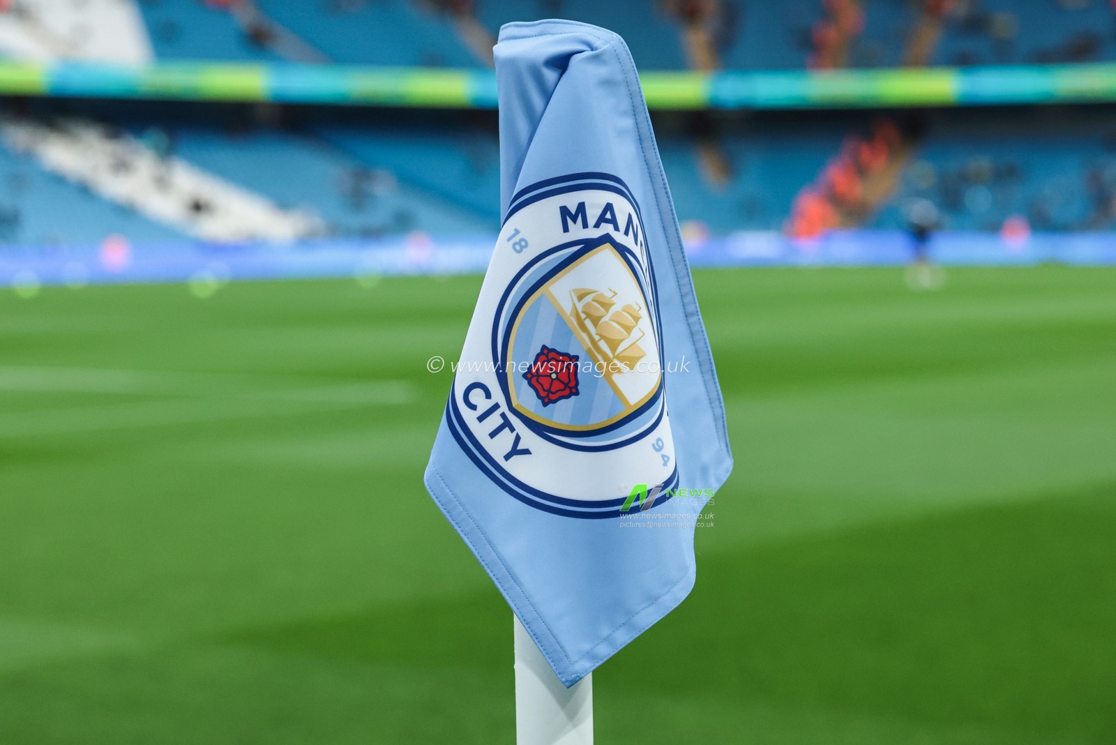 The Manchester City corner flag during the Carabao Cup round 3 match Manchester City vs Norwich City at Etihad Stadium, Manchester, United Kingdom on 17 September 2026

(Photo by Mark Cosgrove/News Images)