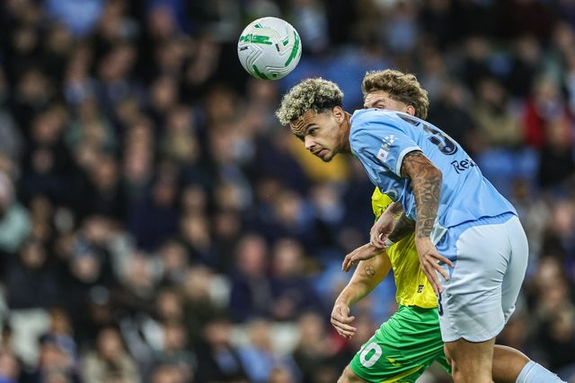 Nico O'Reilly of Manchester City jumps up to win the high ball during the Carabao Cup round 3 match Manchester City vs Norwich City at Etihad Stadium, Manchester, United Kingdom on 17 September 2026

(Photo by Mark Cosgrove/News Images)