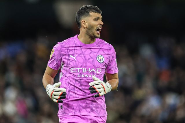 Manchester City goalkeeper Geronimo Rulli during the Carabao Cup round 3 match Manchester City vs Norwich City at Etihad Stadium, Manchester, United Kingdom on 17 September 2026

(Photo by Mark Cosgrove/News Images)