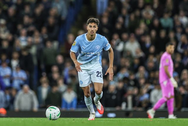 Vitor Reis of Manchester City breaks with the ball during the Carabao Cup round 3 match Manchester City vs Norwich City at Etihad Stadium, Manchester, United Kingdom on 17 September 2026

(Photo by Mark Cosgrove/News Images)