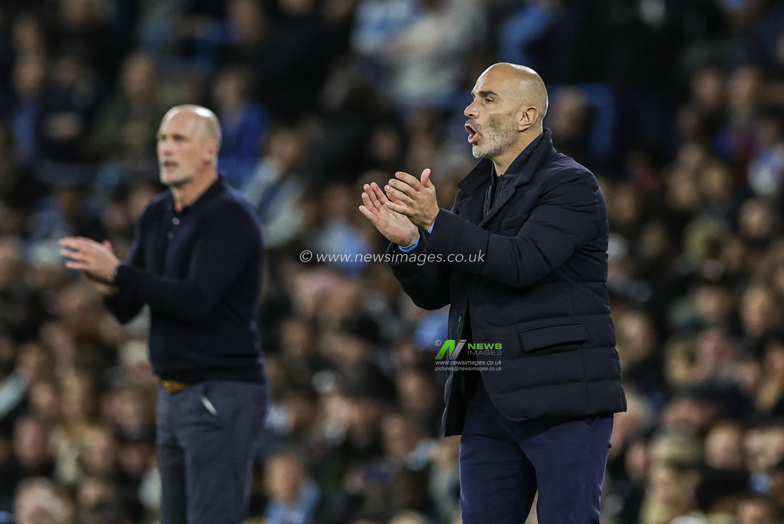 Enzo Maresca manager of Manchester City gives his team instructions during the Carabao Cup round 3 match Manchester City vs Norwich City at Etihad Stadium, Manchester, United Kingdom on 17 September 2026

(Photo by Mark Cosgrove/News Images)