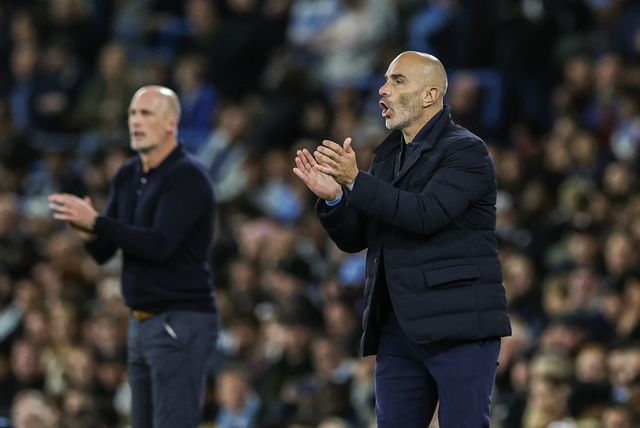 Enzo Maresca manager of Manchester City gives his team instructions during the Carabao Cup round 3 match Manchester City vs Norwich City at Etihad Stadium, Manchester, United Kingdom on 17 September 2026

(Photo by Mark Cosgrove/News Images)