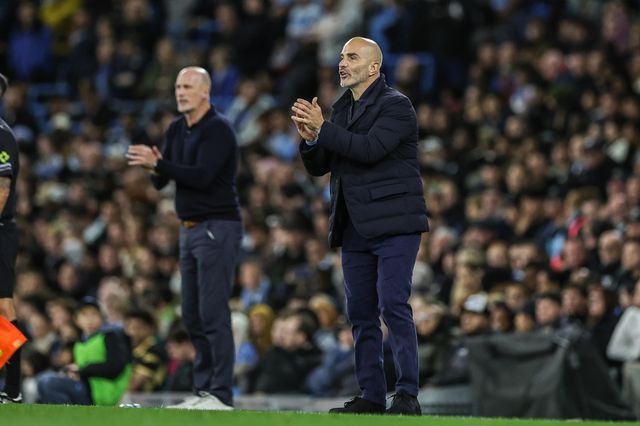 Enzo Maresca manager of Manchester City gives his team instructions during the Carabao Cup round 3 match Manchester City vs Norwich City at Etihad Stadium, Manchester, United Kingdom on 17 September 2026

(Photo by Mark Cosgrove/News Images)