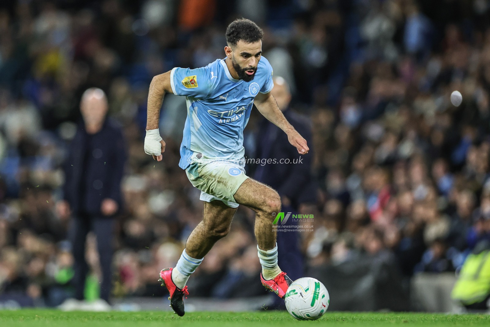 Rayan Ait-Nouri of Manchester City breaks with the ball during the Carabao Cup round 3 match Manchester City vs Norwich City at Etihad Stadium, Manchester, United Kingdom on 17 September 2026

(Photo by Mark Cosgrove/News Images)