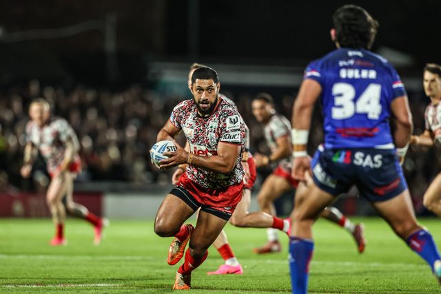 Isaac Liu of Leigh Leopards breaks with the ball during the Betfred Super League Play-off Eliminator round match Wakefield Trinity vs Leigh Leopards at DIY Kitchens Stadium, Wakefield, United Kingdom on 18 September 2026

(Photo by Alfie Cosgrove/News Images)