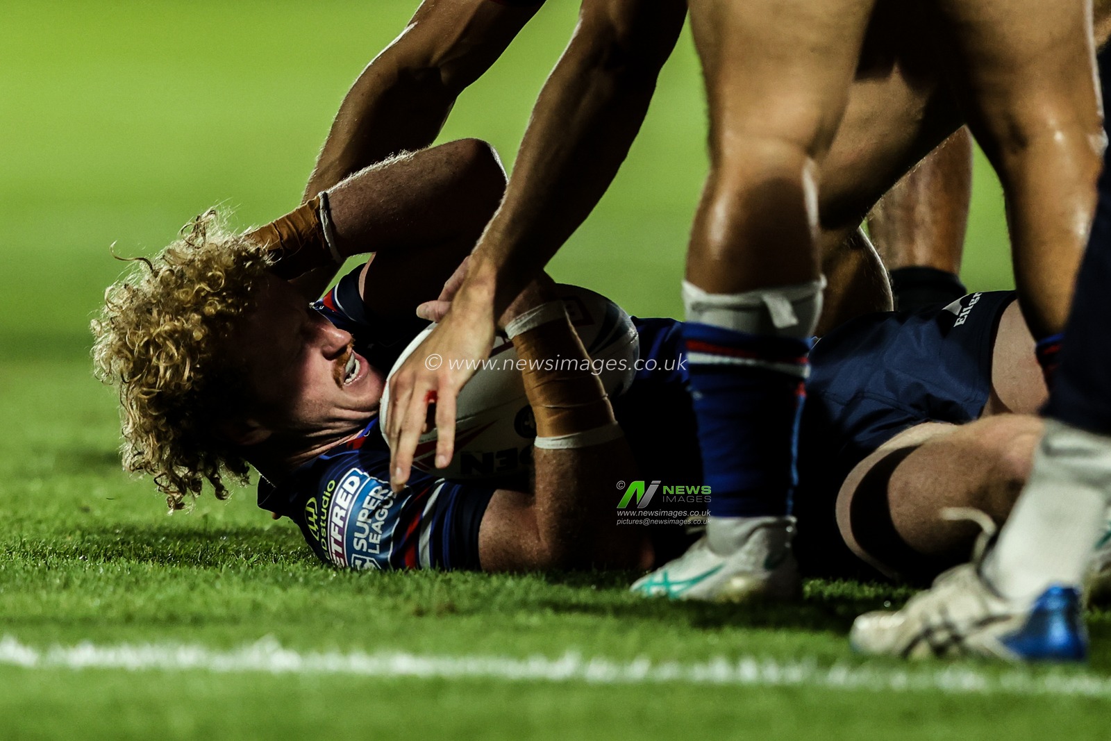 Lachlan Walmsley of Wakefield Trinity reacts after a heavy tackle during the Betfred Super League Play-off Eliminator round match Wakefield Trinity vs Leigh Leopards at DIY Kitchens Stadium, Wakefield, United Kingdom on 18 September 2026

(Photo by Alfie Cosgrove/News Images)
