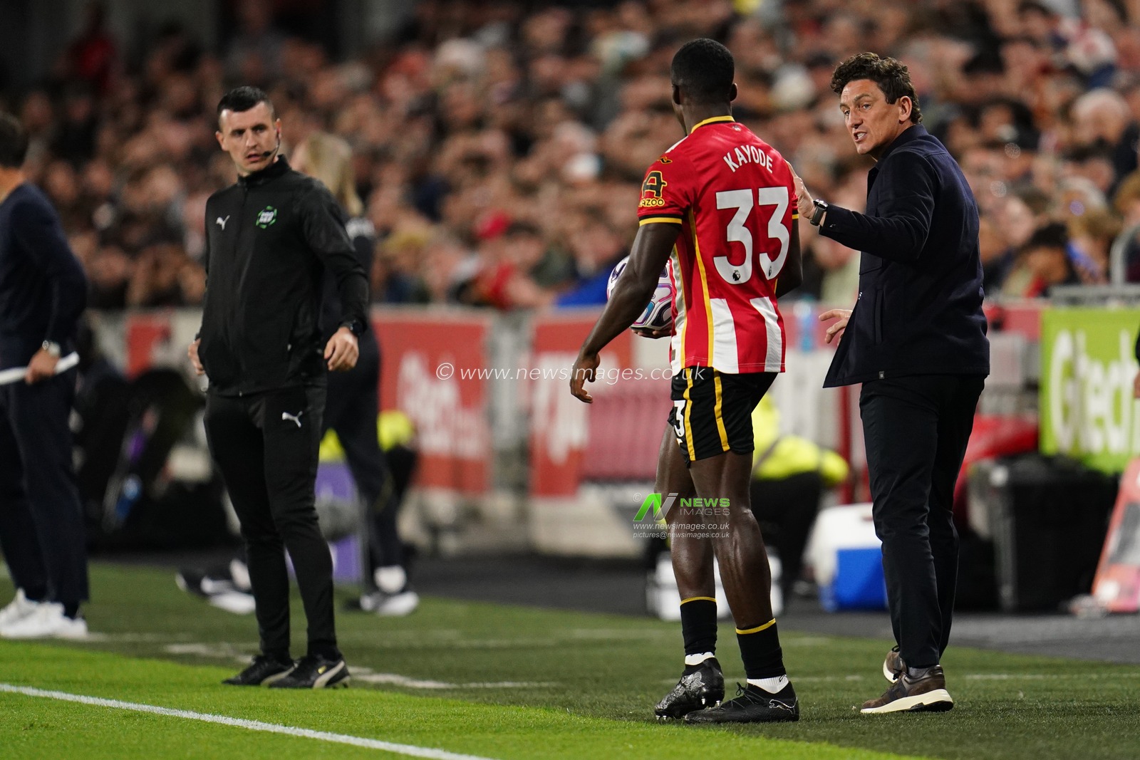 Keith Andrews manager of Brentford and Michael Kayode of Brentford during the Premier League match Brentford vs Chelsea at GTECH Community Stadium, London, United Kingdom on 18 September 2026

(Photo by Harvey Murphy/News Images)