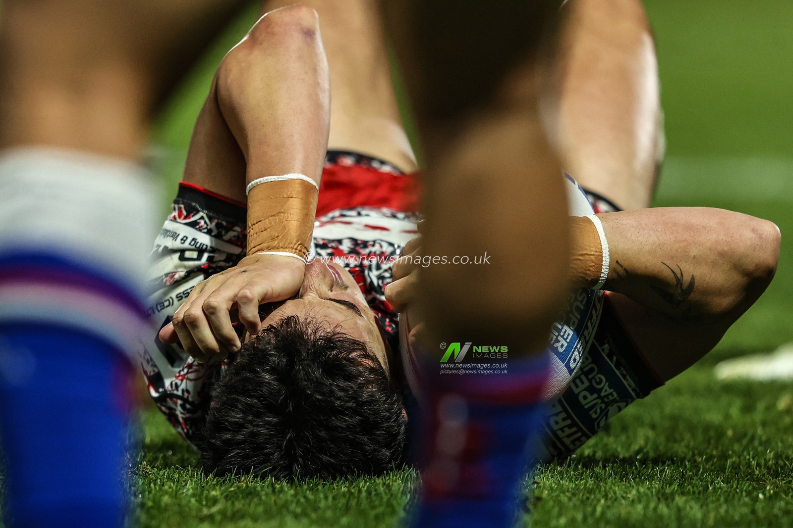 David Armstrong of Leigh Leopards takes a knock during the Betfred Super League Play-off Eliminator round match Wakefield Trinity vs Leigh Leopards at DIY Kitchens Stadium, Wakefield, United Kingdom on 18 September 2026

(Photo by Alfie Cosgrove/News Images)