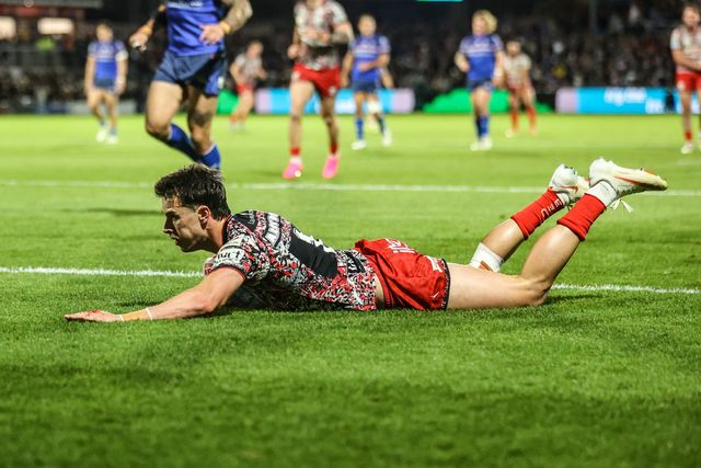 David Armstrong of Leigh Leopards goes over for a try during the Betfred Super League Play-off Eliminator round match Wakefield Trinity vs Leigh Leopards at DIY Kitchens Stadium, Wakefield, United Kingdom on 18 September 2026

(Photo by Alfie Cosgrove/News Images)