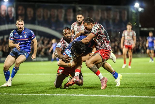 Isaiah Vagana of Wakefield Trinity goes over for a try during the Betfred Super League Play-off Eliminator round match Wakefield Trinity vs Leigh Leopards at DIY Kitchens Stadium, Wakefield, United Kingdom on 18 September 2026

(Photo by Alfie Cosgrove/News Images)