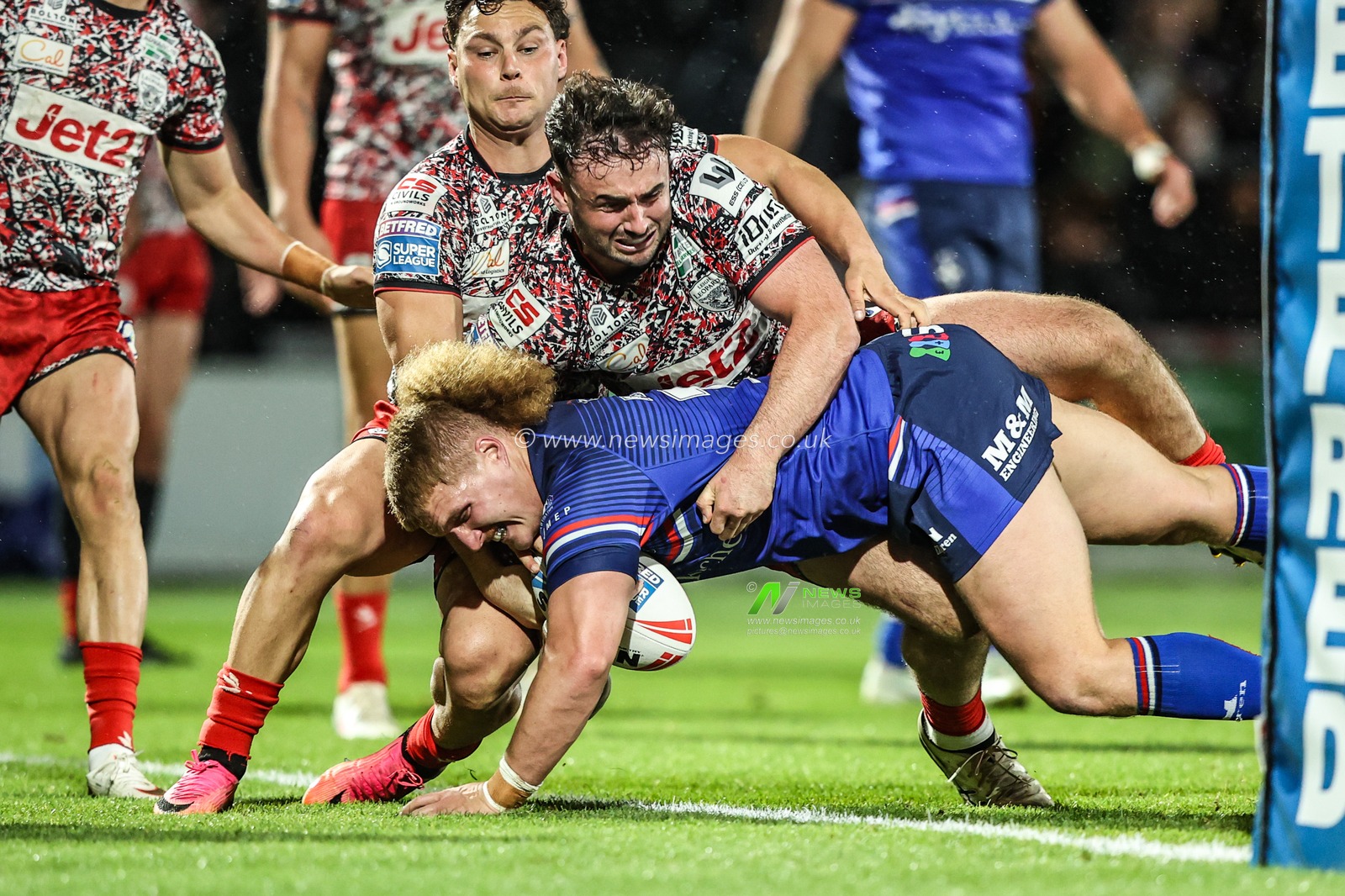 Caius Faatili of Wakefield Trinity goes over for a try during the Betfred Super League Play-off Eliminator round match Wakefield Trinity vs Leigh Leopards at DIY Kitchens Stadium, Wakefield, United Kingdom on 18 September 2026

(Photo by Alfie Cosgrove/News Images)