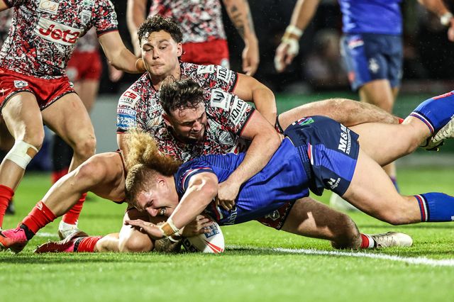 Caius Faatili of Wakefield Trinity goes over for a try during the Betfred Super League Play-off Eliminator round match Wakefield Trinity vs Leigh Leopards at DIY Kitchens Stadium, Wakefield, United Kingdom on 18 September 2026

(Photo by Alfie Cosgrove/News Images)