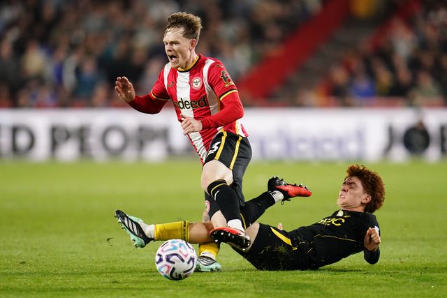 Valentin Barco of Chelsea tackles Keane Lewis-Potter of Brentford off the ball during the Premier League match Brentford vs Chelsea at GTECH Community Stadium, London, United Kingdom on 18 September 2026

(Photo by Harvey Murphy/News Images)