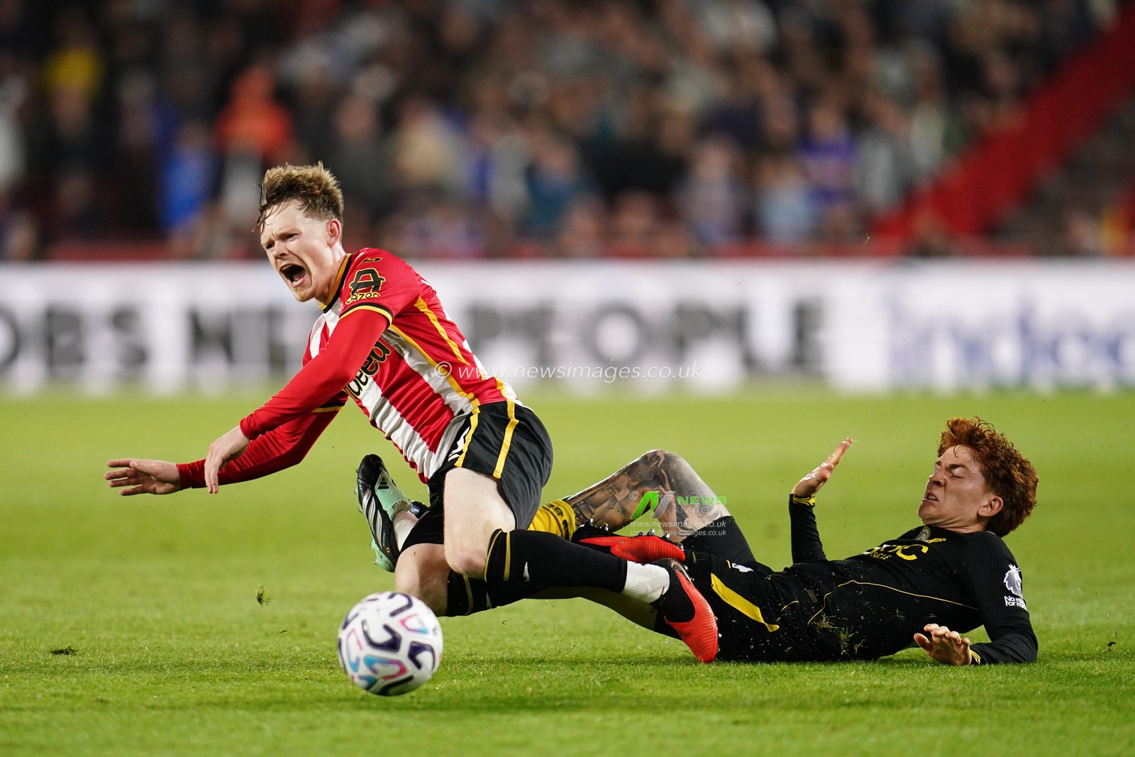 Valentin Barco of Chelsea wins tackle off Keane Lewis-Potter of Brentford during the Premier League match Brentford vs Chelsea at GTECH Community Stadium, London, United Kingdom on 18 September 2026

(Photo by Harvey Murphy/News Images)