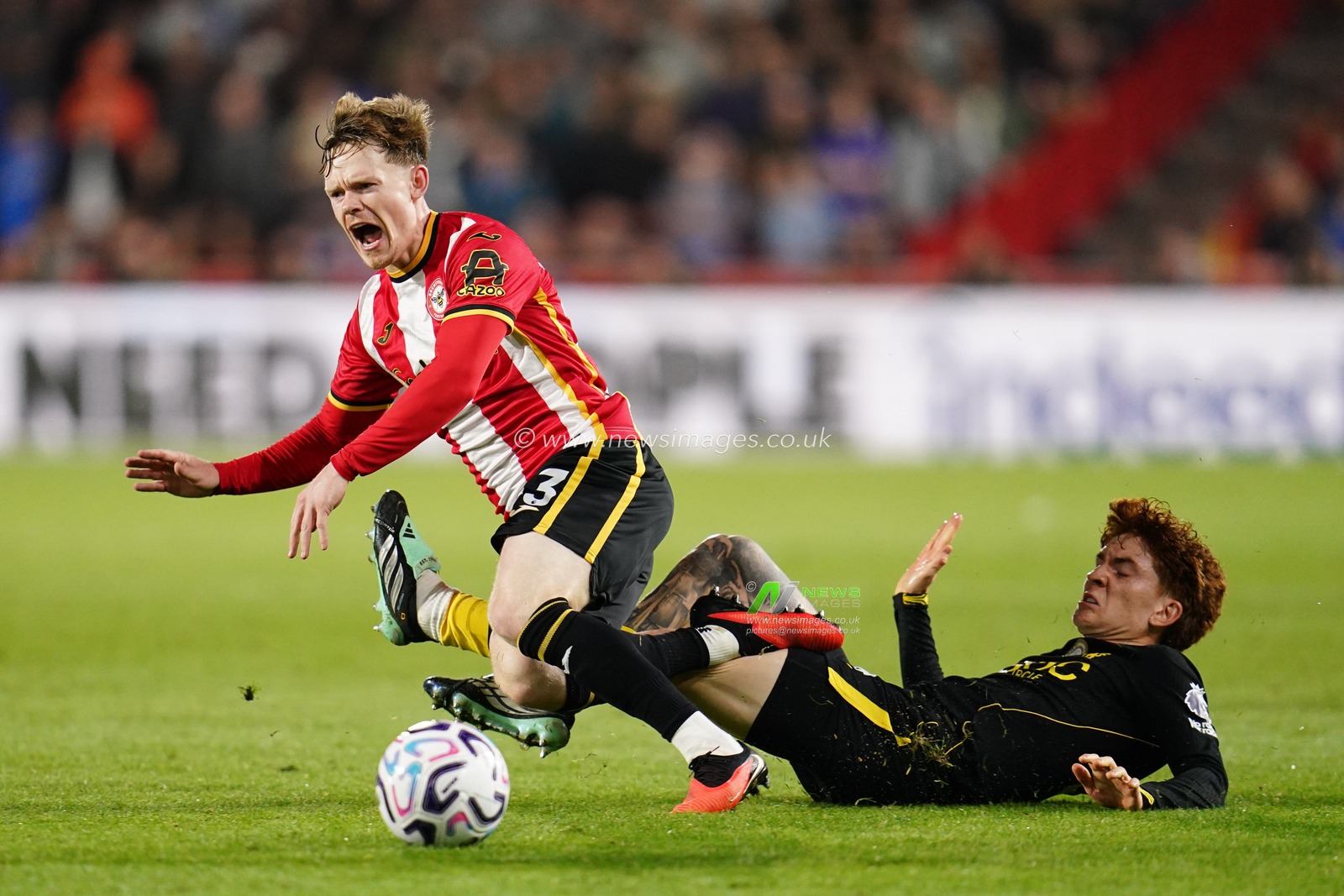 Valentin Barco of Chelsea wins tackle off Keane Lewis-Potter of Brentford during the Premier League match Brentford vs Chelsea at GTECH Community Stadium, London, United Kingdom on 18 September 2026

(Photo by Harvey Murphy/News Images)