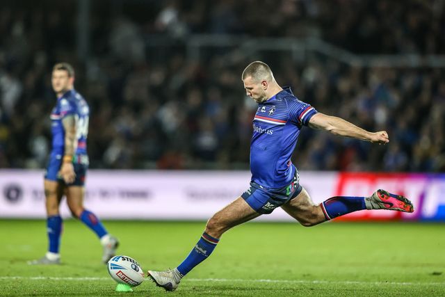 Max Jowitt of Wakefield Trinity scores a penalty during the Betfred Super League Play-off Eliminator round match Wakefield Trinity vs Leigh Leopards at DIY Kitchens Stadium, Wakefield, United Kingdom on 18 September 2026

(Photo by Alfie Cosgrove/News Images)