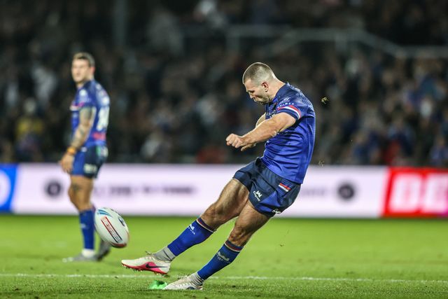Max Jowitt of Wakefield Trinity scores a penalty during the Betfred Super League Play-off Eliminator round match Wakefield Trinity vs Leigh Leopards at DIY Kitchens Stadium, Wakefield, United Kingdom on 18 September 2026

(Photo by Alfie Cosgrove/News Images)