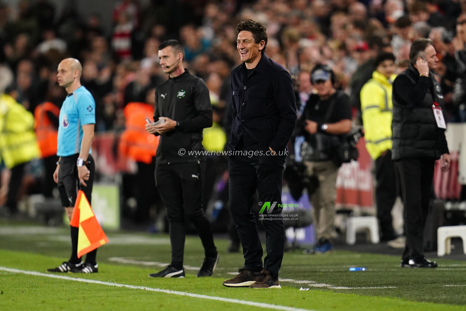 Keith Andrews manager of Brentford as Brentford make it 3-0 during the Premier League match Brentford vs Chelsea at GTECH Community Stadium, London, United Kingdom on 18 September 2026

(Photo by Harvey Murphy/News Images)