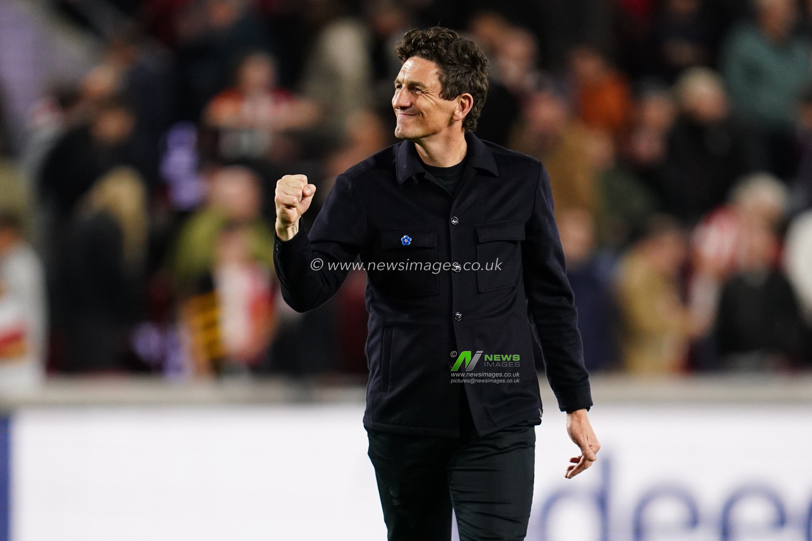 Keith Andrews manager of Brentford celebrates win at full time during the Premier League match Brentford vs Chelsea at GTECH Community Stadium, London, United Kingdom on 18 September 2026

(Photo by Harvey Murphy/News Images)