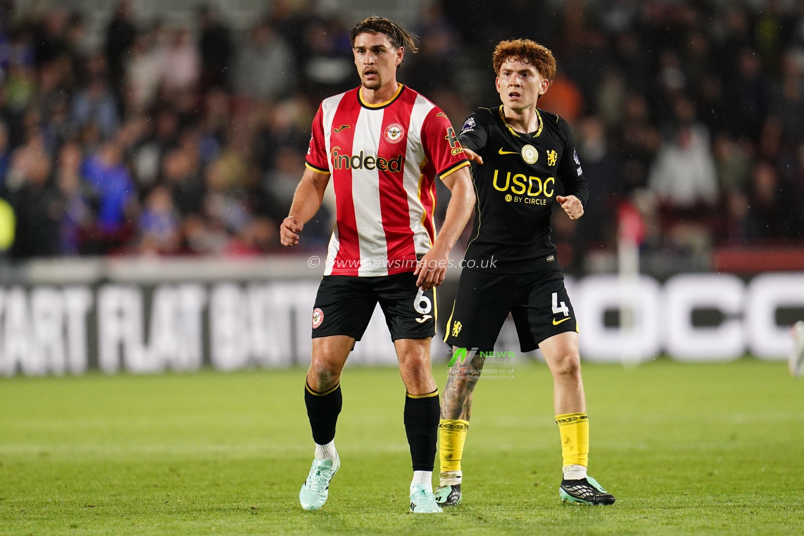 Yehor Yarmolyuk of Brentford and Valentin Barco of Chelsea during the Premier League match Brentford vs Chelsea at GTECH Community Stadium, London, United Kingdom on 18 September 2026

(Photo by Harvey Murphy/News Images)
