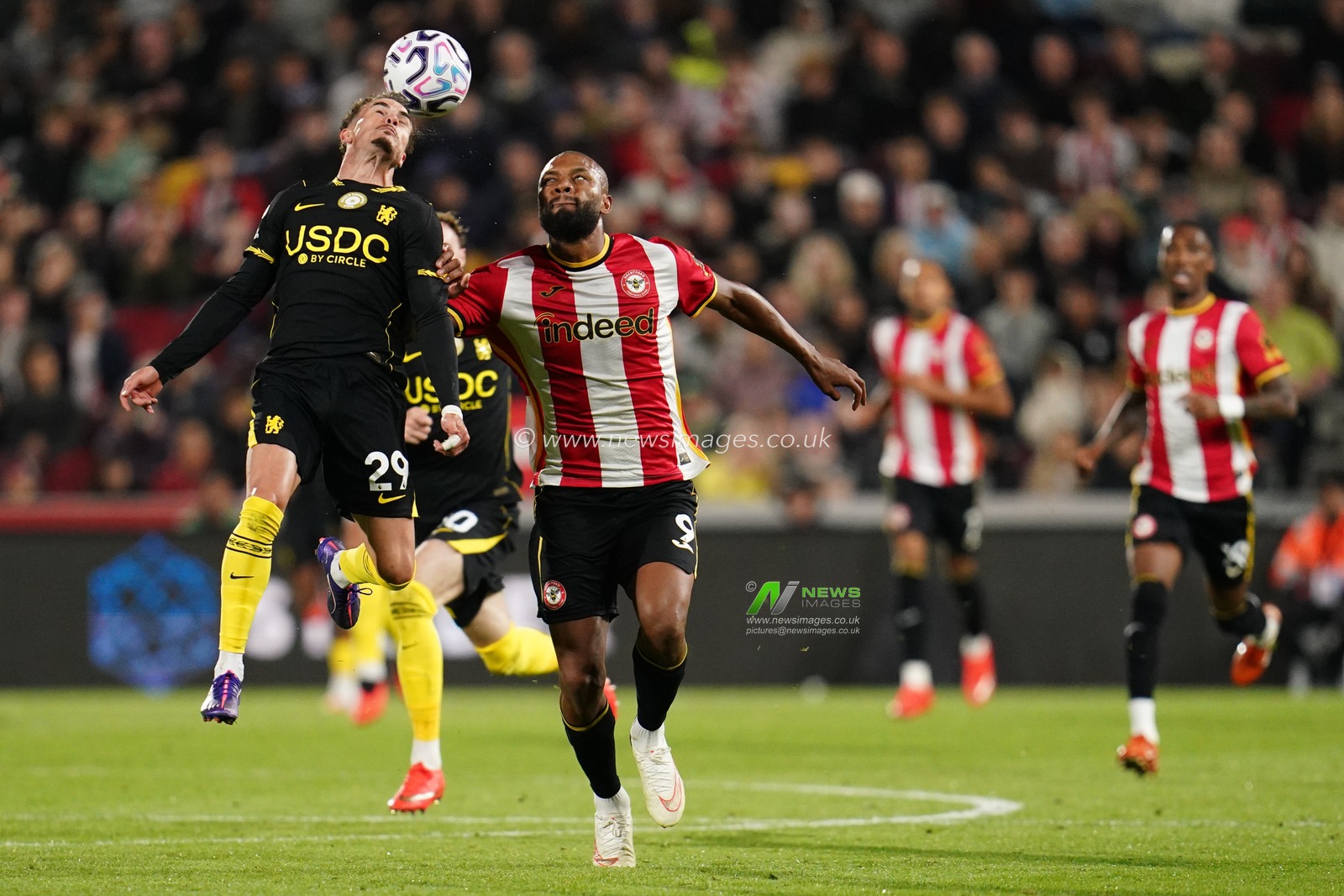 Pep Chavarria of Chelsea wins header during the Premier League match Brentford vs Chelsea at GTECH Community Stadium, London, United Kingdom on 18 September 2026

(Photo by Harvey Murphy/News Images)