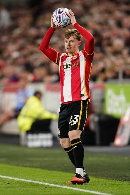 Keane Lewis-Potter of Brentford prepares to take throw in during the Premier League match Brentford vs Chelsea at GTECH Community Stadium, London, United Kingdom on 18 September 2026

(Photo by Harvey Murphy/News Images)