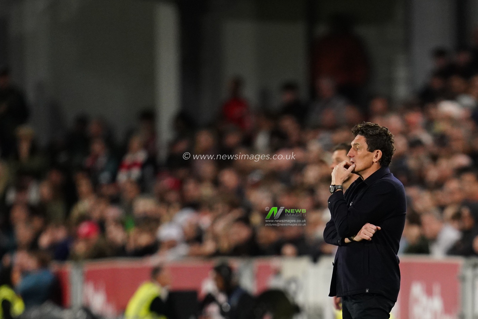 Keith Andrews manager of Brentford during the Premier League match Brentford vs Chelsea at GTECH Community Stadium, London, United Kingdom on 18 September 2026

(Photo by Harvey Murphy/News Images)
