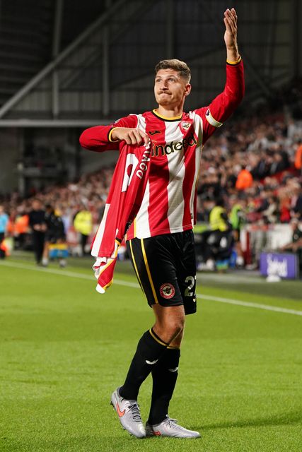 Vitaly Janelt of Brentford holds Igor Thiago of Brentford as they make it 2-0 during the Premier League match Brentford vs Chelsea at GTECH Community Stadium, London, United Kingdom on 18 September 2026

(Photo by Harvey Murphy/News Images)
