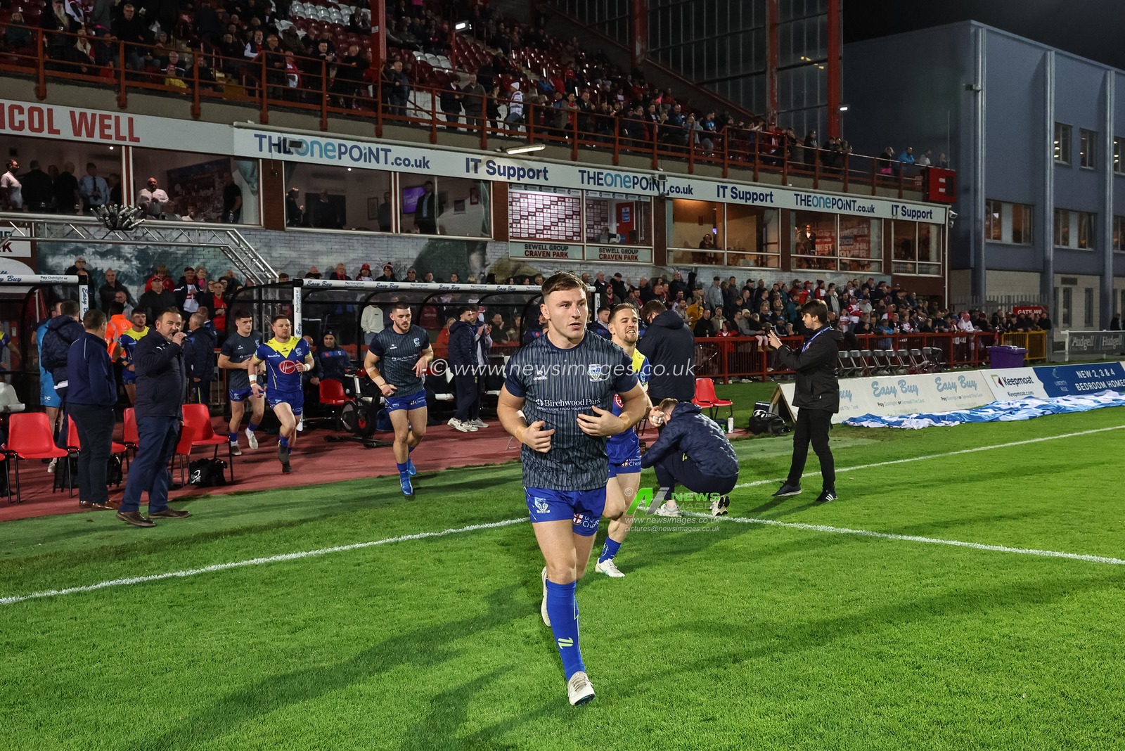 George Williams of Warrington Wolves in the pre-game warm up during the Betfred Super League Semi-Finals match Hull KR vs Warrington Wolves at Sewell Group Craven Park, Kingston upon Hull, United Kingdom, 4th October 2024

(Photo by Mark Cosgrove/News Images)