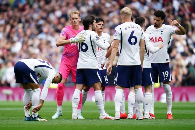 Tottenham players ahead of kick off during the Premier League match Tottenham Hotspur vs Aston Villa at Tottenham Hotspur Stadium, London, United Kingdom on 19 September 2026

(Photo by Harvey Murphy/News Images)
