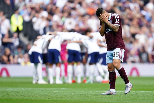 Joao Gomes of Aston Villa ahead of kick off during the Premier League match Tottenham Hotspur vs Aston Villa at Tottenham Hotspur Stadium, London, United Kingdom on 19 September 2026

(Photo by Harvey Murphy/News Images)