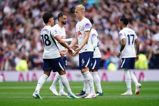 Tottenham players ahead of kick off during the Premier League match Tottenham Hotspur vs Aston Villa at Tottenham Hotspur Stadium, London, United Kingdom on 19 September 2026

(Photo by Harvey Murphy/News Images)