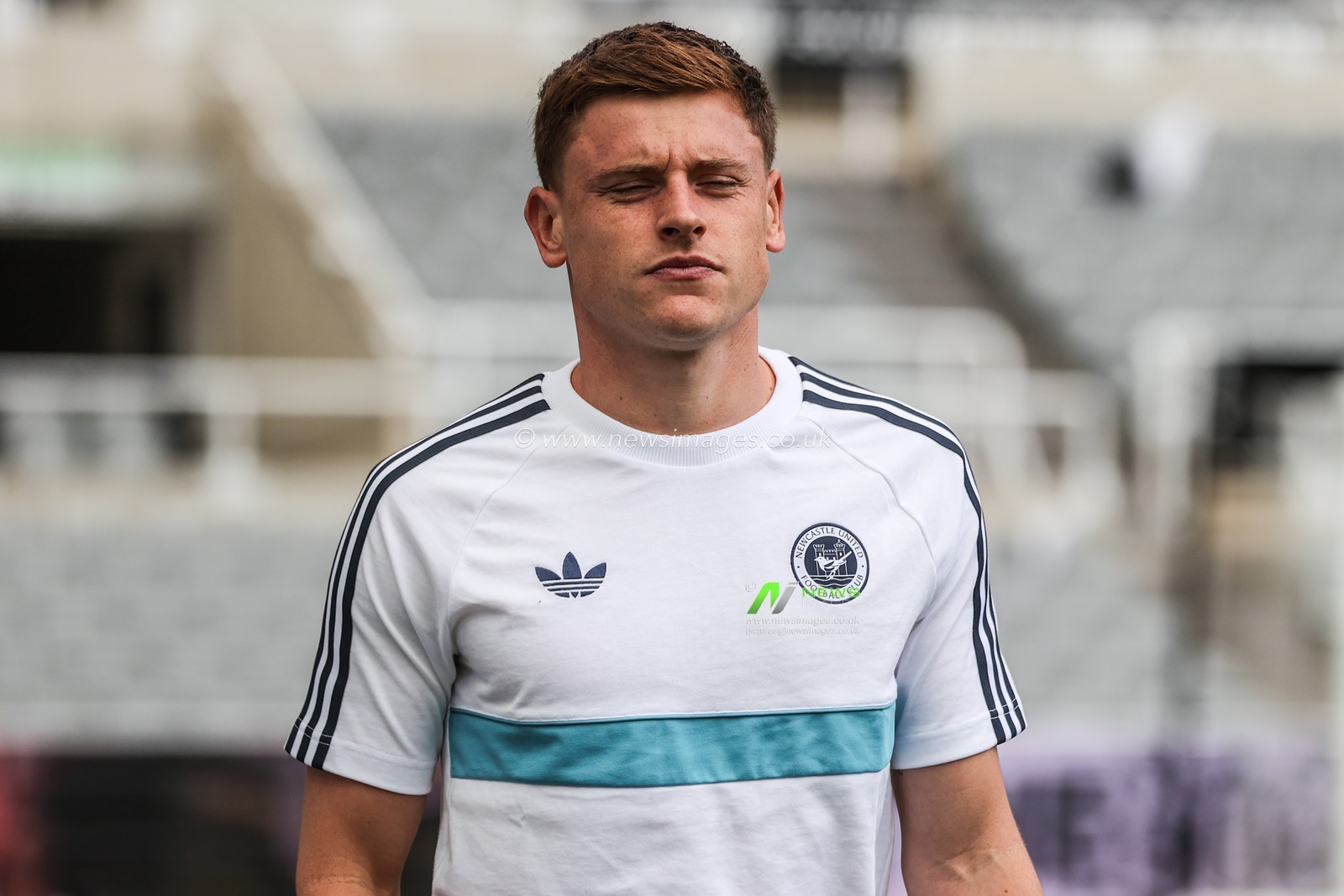 Harvey Barnes of Newcastle United arrives during the Premier League match Newcastle Untied vs Hull City at St. James's Park, Newcastle, United Kingdom on 19 September 2026

(Photo by Alfie Cosgrove/News Images)