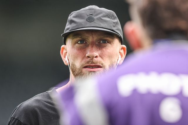 Oliver McBurnie of Hull City arrives during the Premier League match Newcastle Untied vs Hull City at St. James's Park, Newcastle, United Kingdom on 19 September 2026

(Photo by Alfie Cosgrove/News Images)
