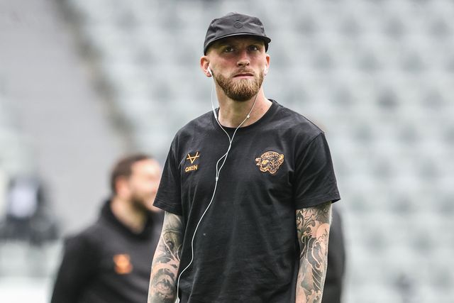 Oliver McBurnie of Hull City arrives during the Premier League match Newcastle Untied vs Hull City at St. James's Park, Newcastle, United Kingdom on 19 September 2026

(Photo by Alfie Cosgrove/News Images)