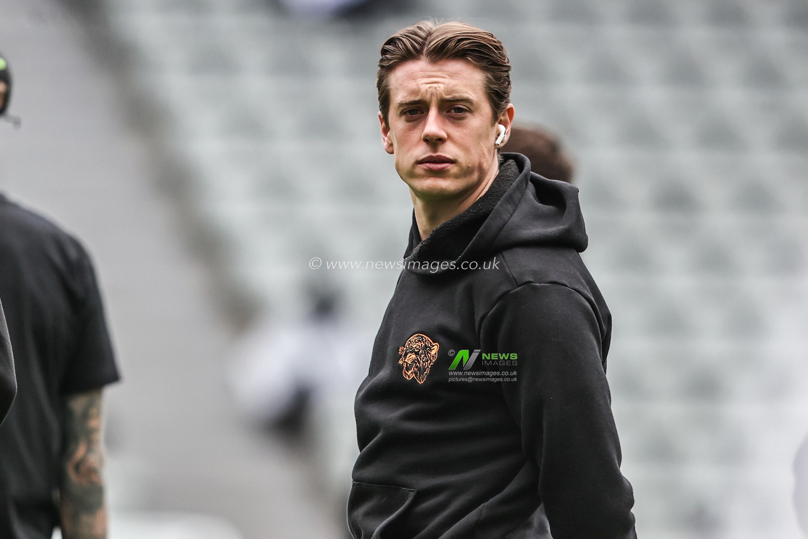 Elliot Stroud of Hull City arrives during the Premier League match Newcastle Untied vs Hull City at St. James's Park, Newcastle, United Kingdom on 19 September 2026

(Photo by Alfie Cosgrove/News Images)