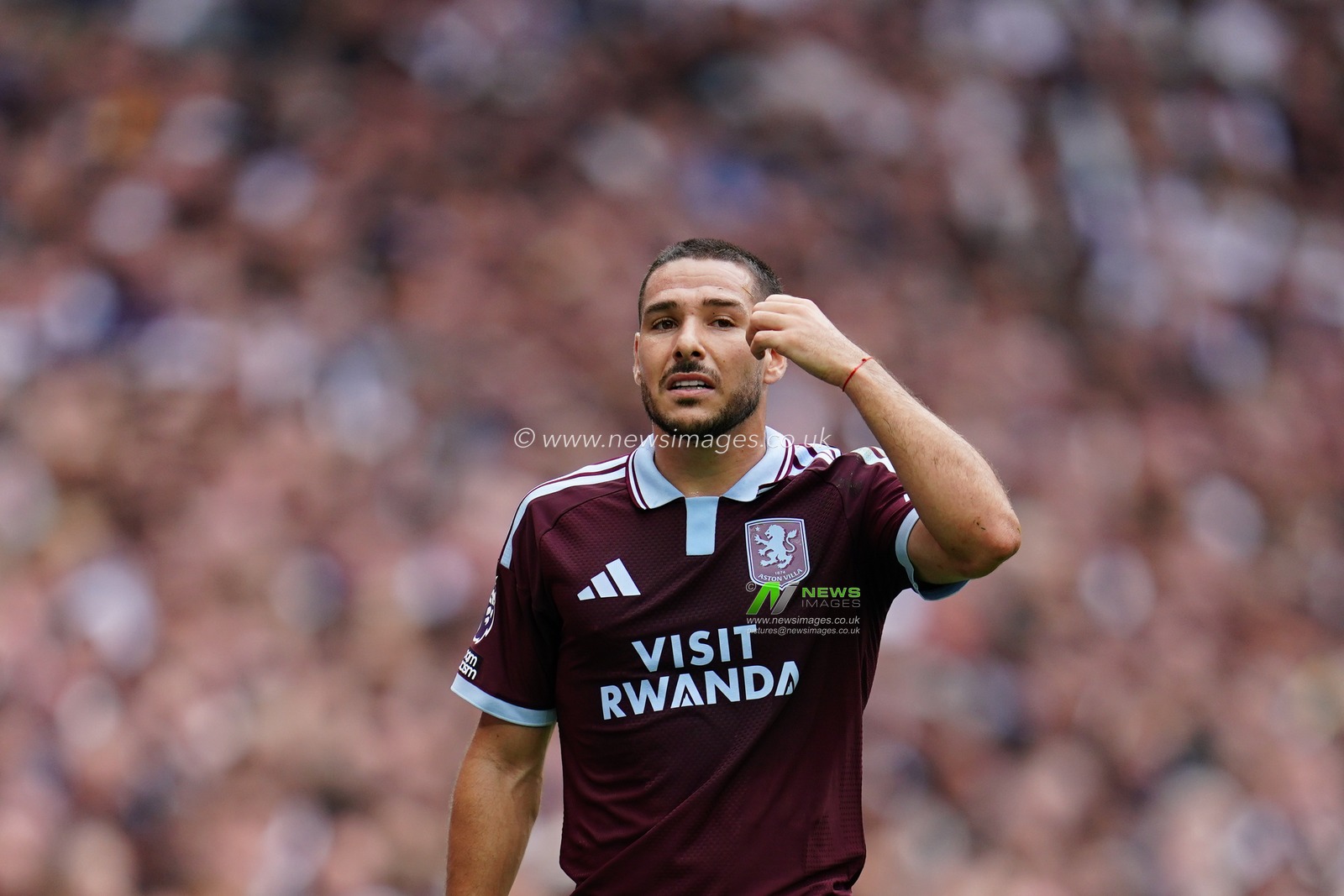 Emi Buendia of Aston Villa during the Premier League match Tottenham Hotspur vs Aston Villa at Tottenham Hotspur Stadium, London, United Kingdom on 19 September 2026

(Photo by Harvey Murphy/News Images)