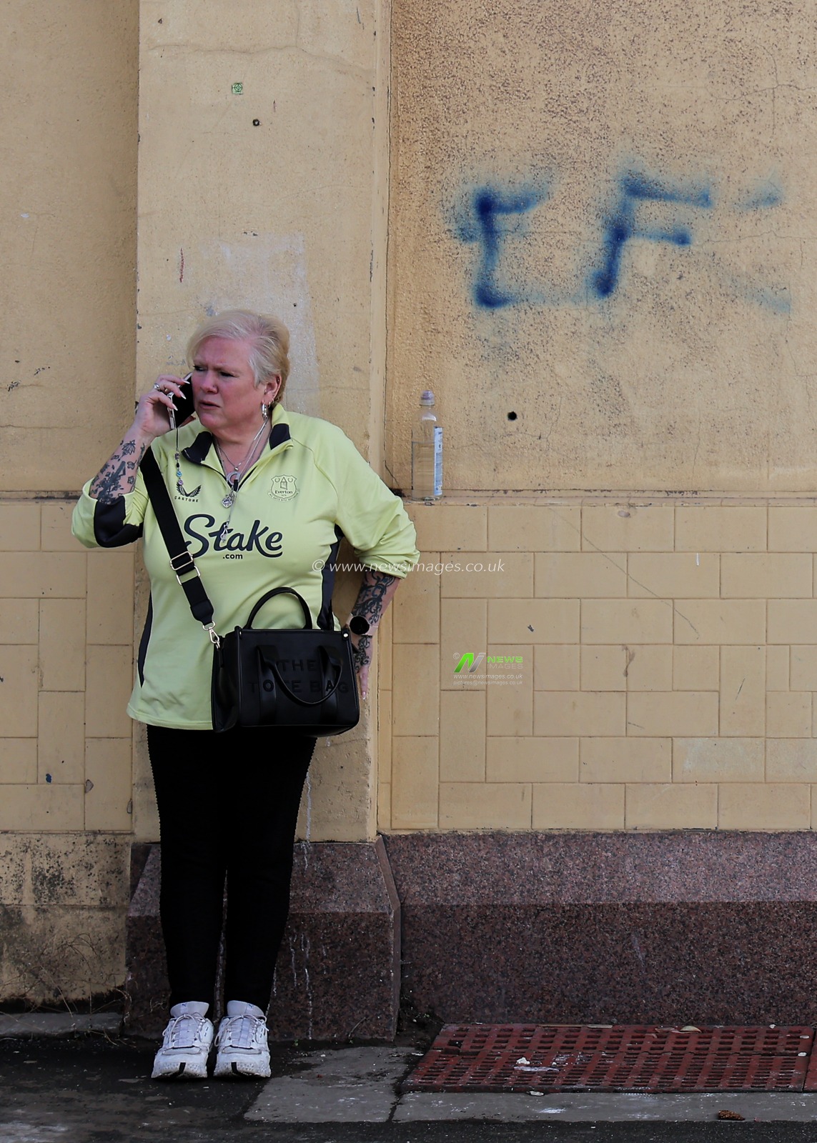 Everton fan stood in-front of graffiti wall prior to the Premier League match Everton vs Ipswich Town at Hill Dickinson Stadium, Liverpool, United Kingdom on 19 September 2026

(Photo by Jorge Horsted/News Images)