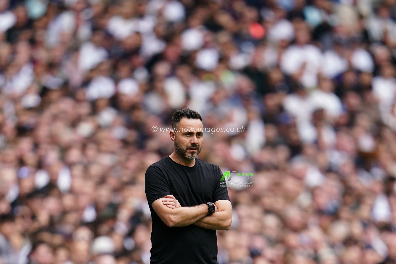 Roberto De Zerbi manager of Tottenham Hotspur during the Premier League match Tottenham Hotspur vs Aston Villa at Tottenham Hotspur Stadium, London, United Kingdom on 19 September 2026

(Photo by Harvey Murphy/News Images)