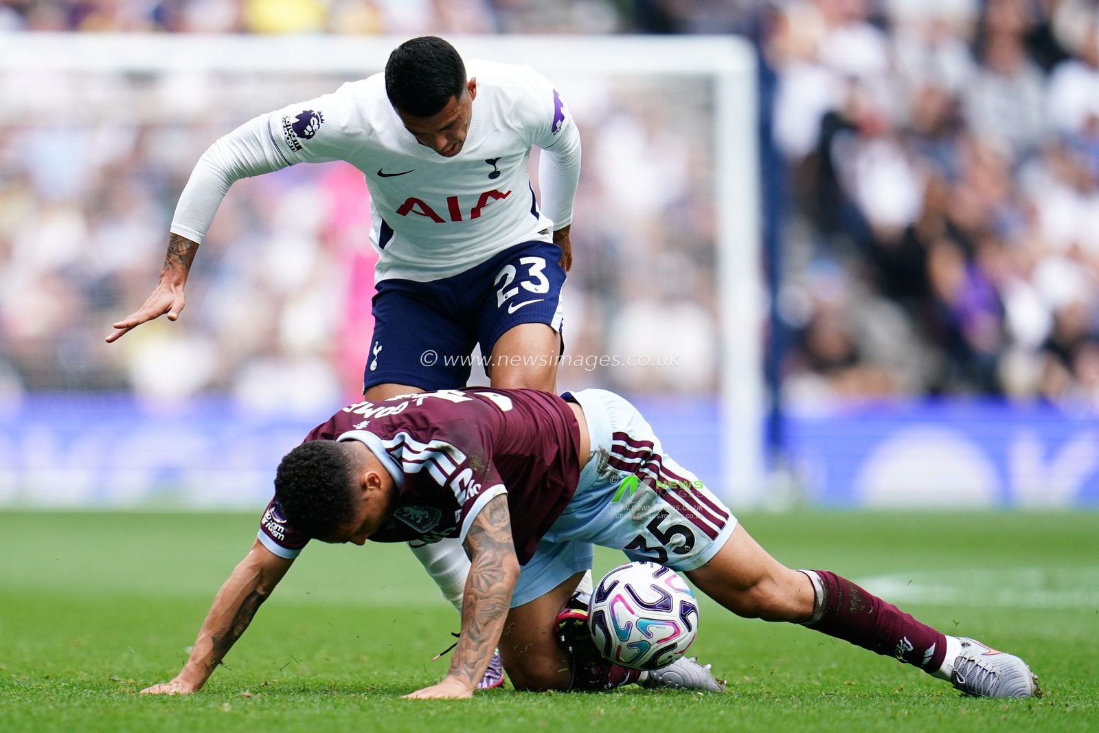 during the Premier League match Tottenham Hotspur vs Aston Villa at Tottenham Hotspur Stadium, London, United Kingdom on 19 September 2026

(Photo by Harvey Murphy/News Images)